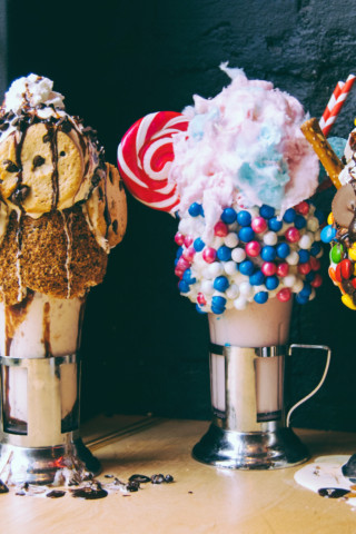 Milkshakes von Black Tap Burger & Beer sind kunterbunt und kitschig. Perfekt für Instagram.
